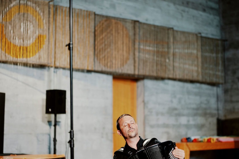 Jonas Kocher – DDK Trio & Sachiko M, Soirée Bruit (photo by Lucas Dubuis)